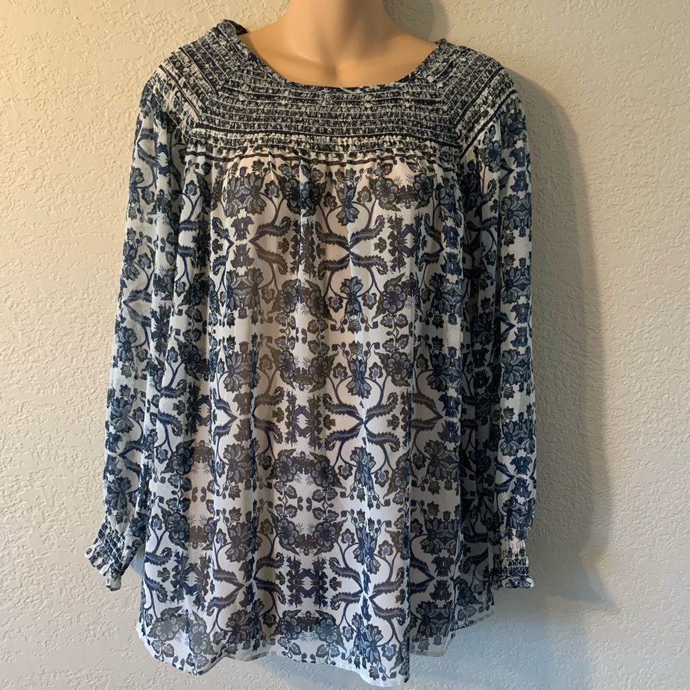 Zac & Rachel, size medium long sleeve blouse, NWT. Cream and Navy